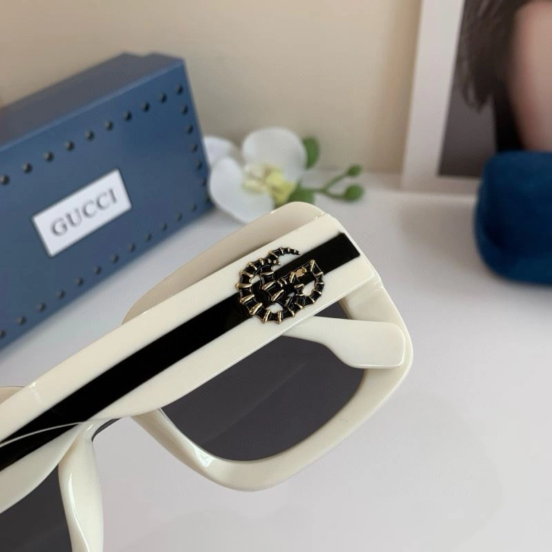 Gucci Sunglasses Fashionable 279602