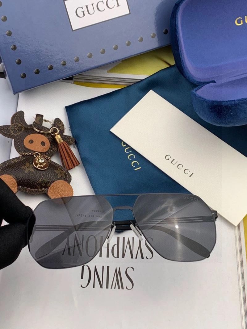 Gucci Sunglasses Casual 279584