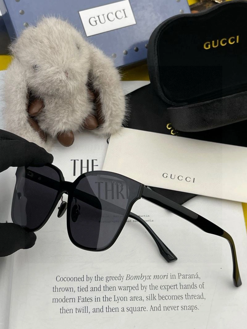 Gucci Sunglasses EasyCare 279580