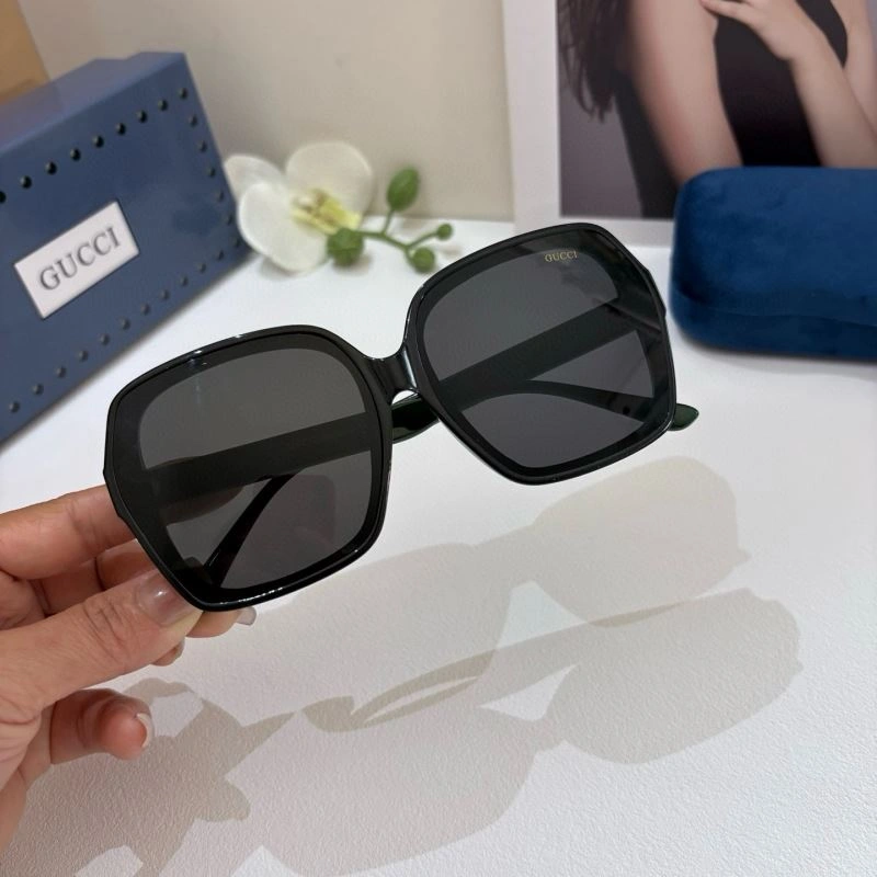 Tailored Gucci Sunglasses 279544