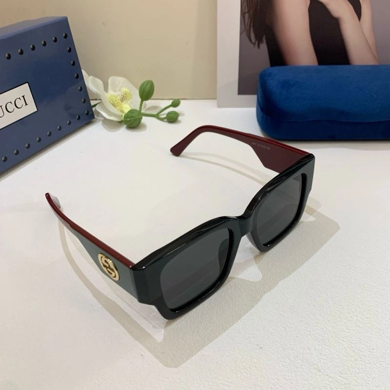 Gucci Sunglasses Sporty 279542
