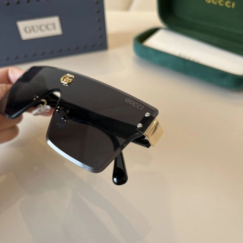 Gucci Sunglasses Casual 279505