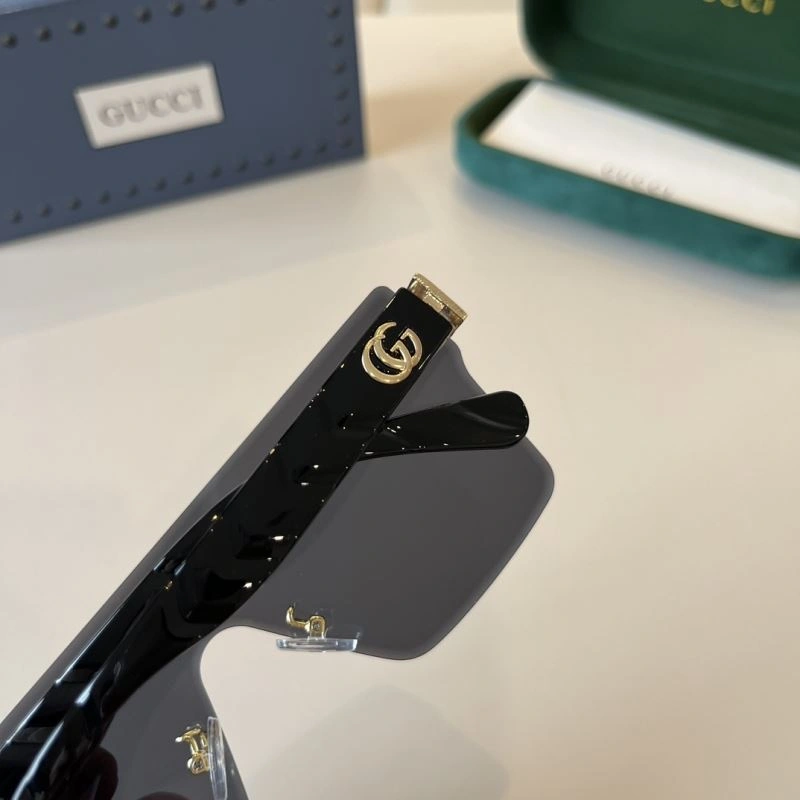 Gucci Sunglasses Casual 279505