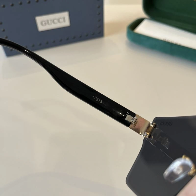 Gucci Sunglasses Casual 279505