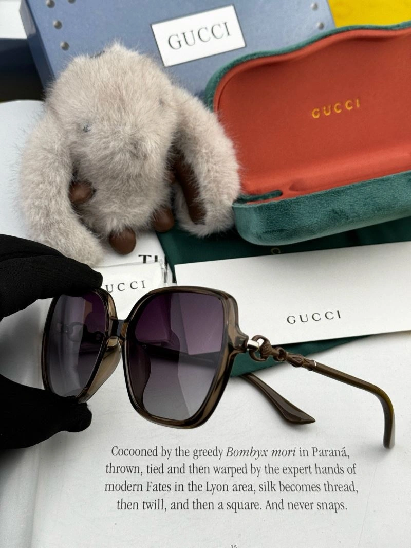 Gucci Sunglasses ModernLook 279497