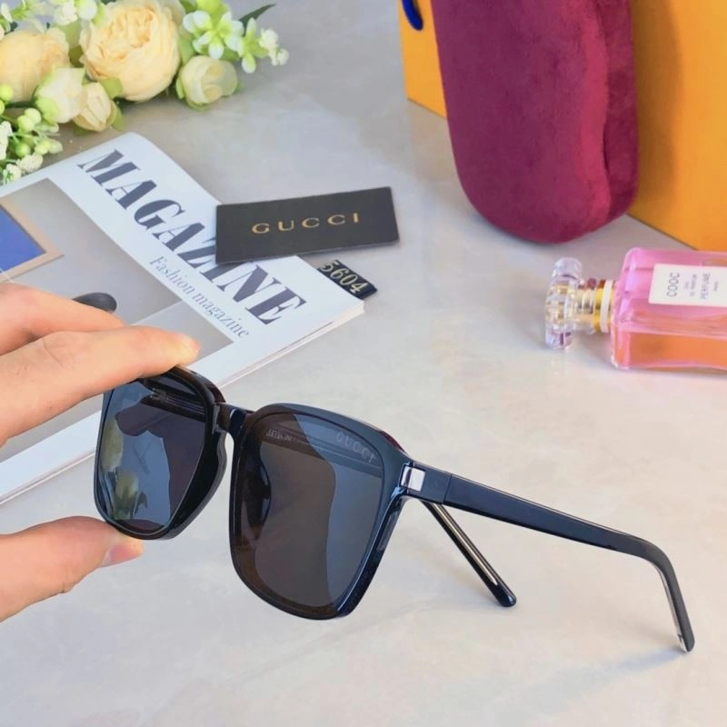 Gucci Sunglasses Lightweight 279456
