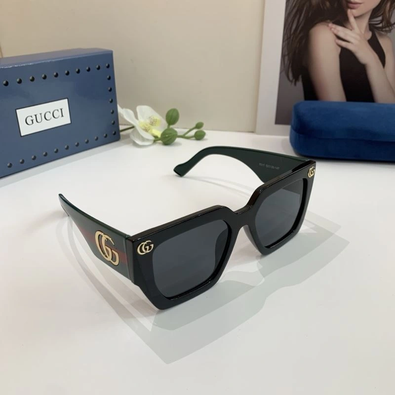 Sporty Gucci Sunglasses 279414