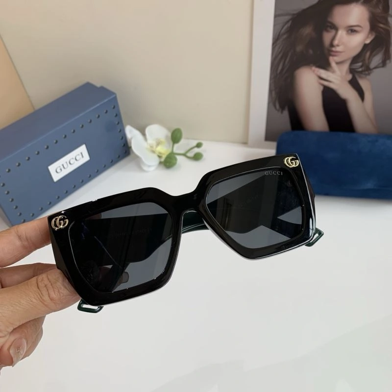 Sporty Gucci Sunglasses 279414