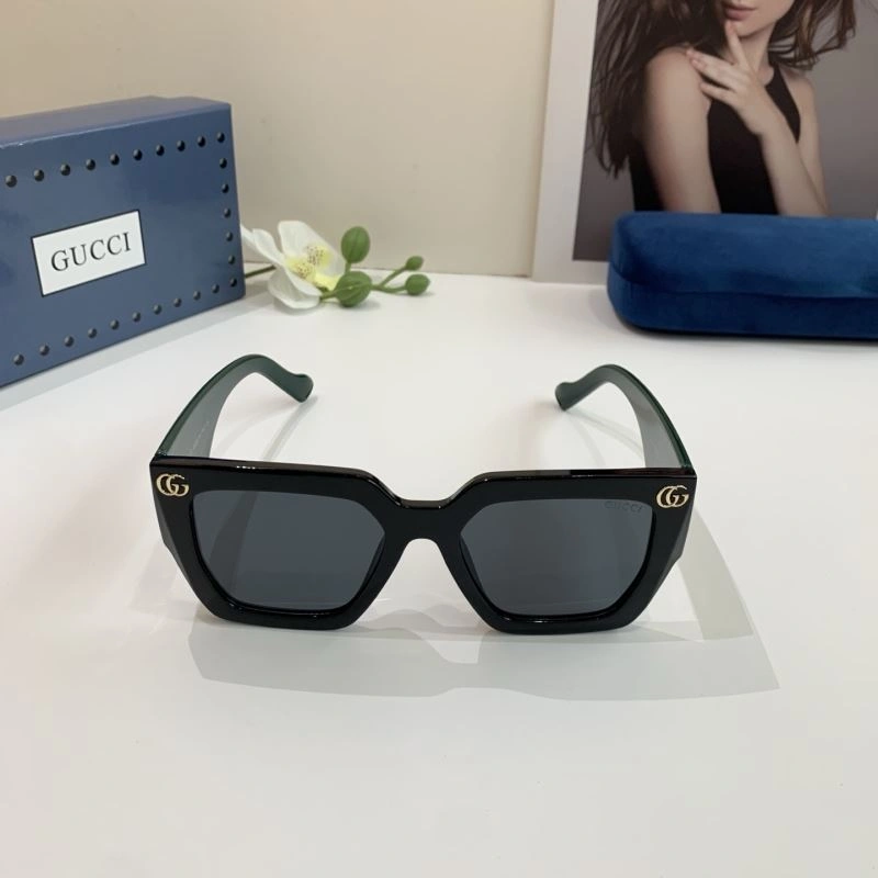 Sporty Gucci Sunglasses 279414
