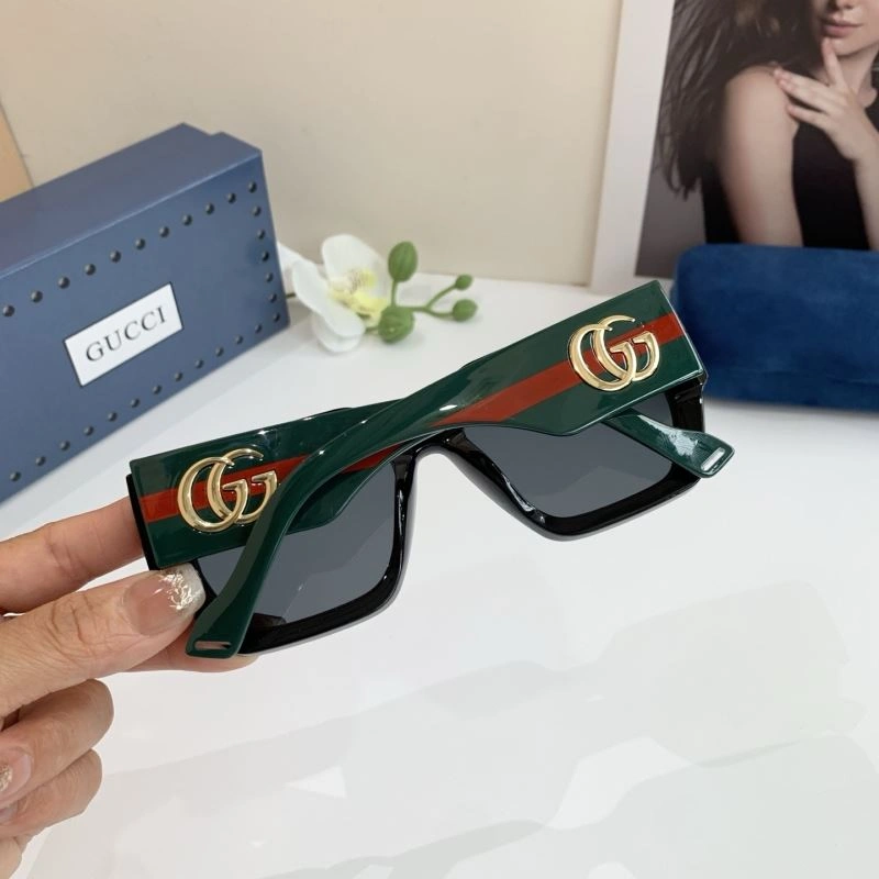 Sporty Gucci Sunglasses 279414