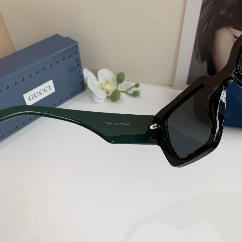 Sporty Gucci Sunglasses 279414