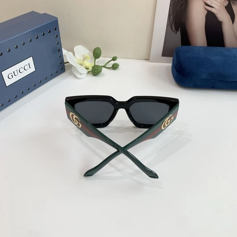 Sporty Gucci Sunglasses 279414