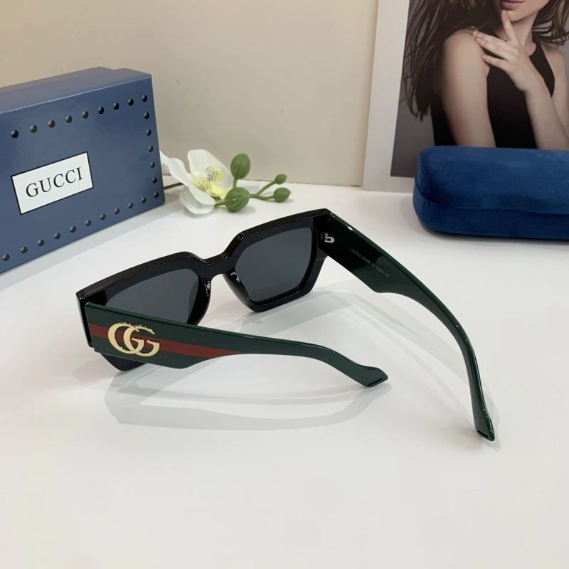 Sporty Gucci Sunglasses 279414