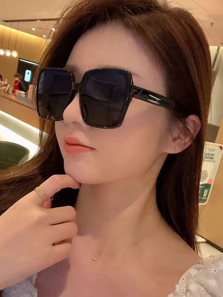 Vibrant Gucci Sunglasses 279985