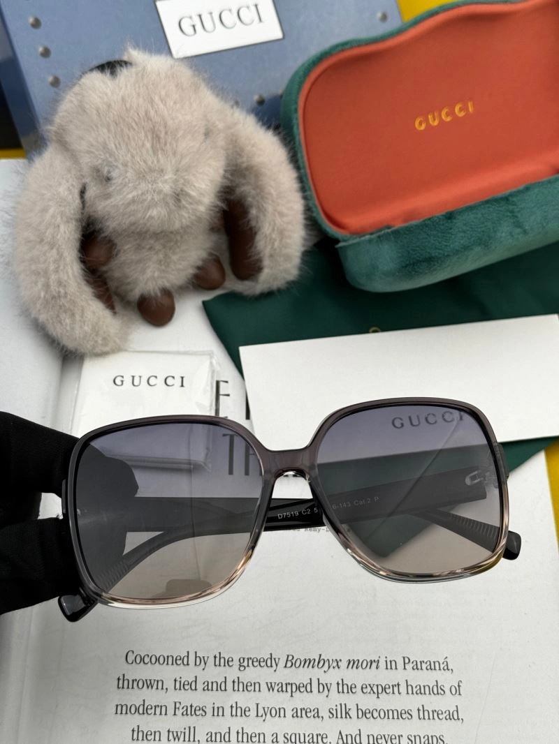 Vibrant Gucci Sunglasses 279985