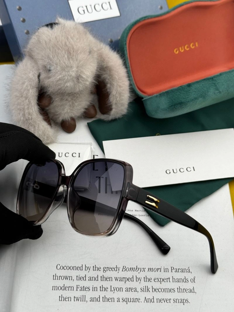 Vibrant Gucci Sunglasses 279985