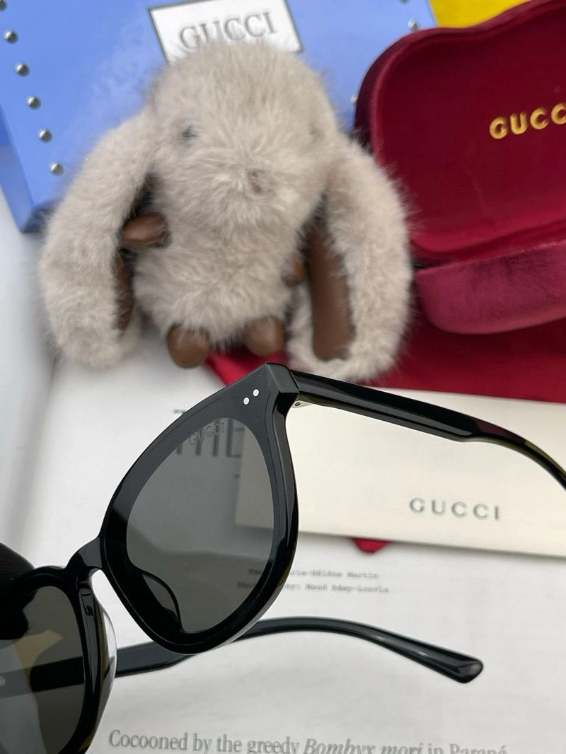 Functional Gucci Sunglasses 279962