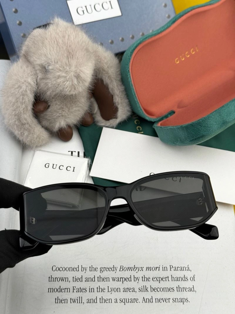 Gucci Sunglasses SunProtective 279975