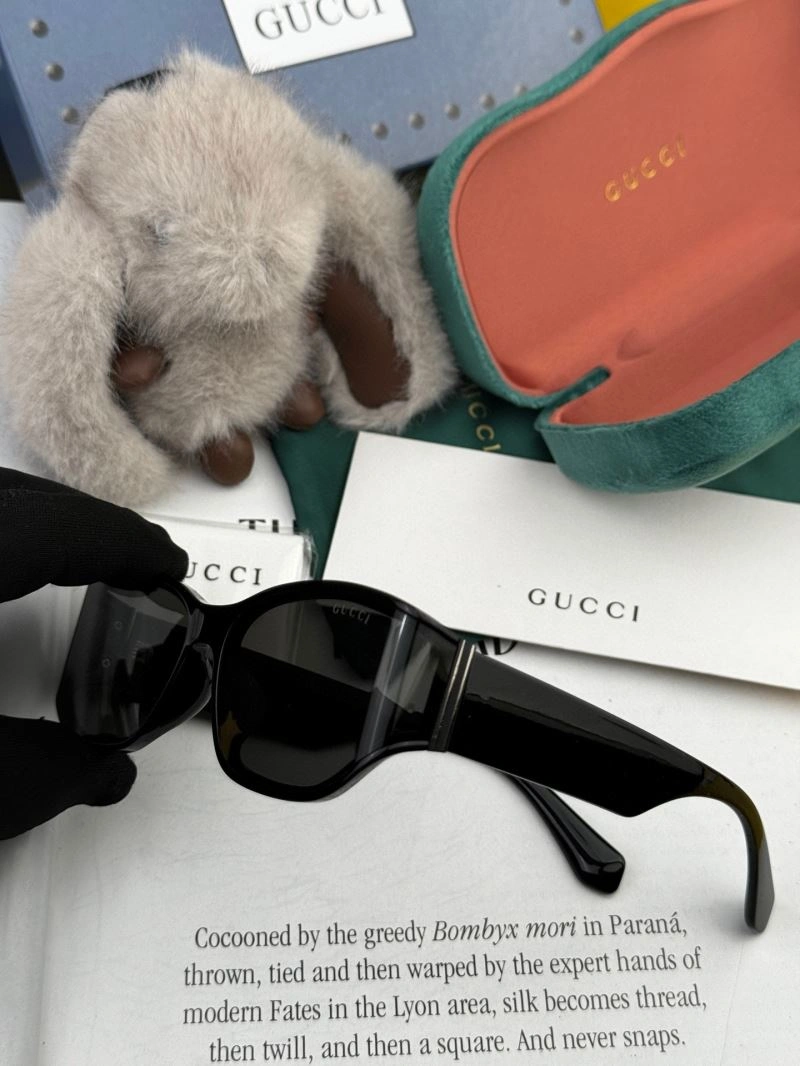 Gucci Sunglasses SunProtective 279975