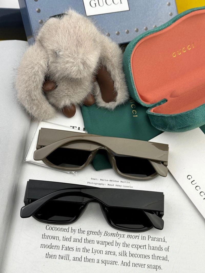 Gucci Sunglasses SunProtective 279975