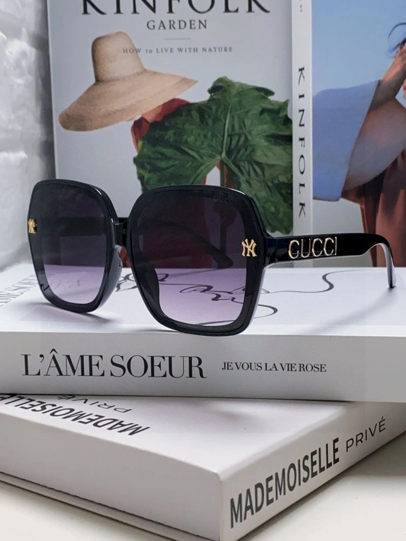 Gucci Sunglasses UrbanStyle 279932