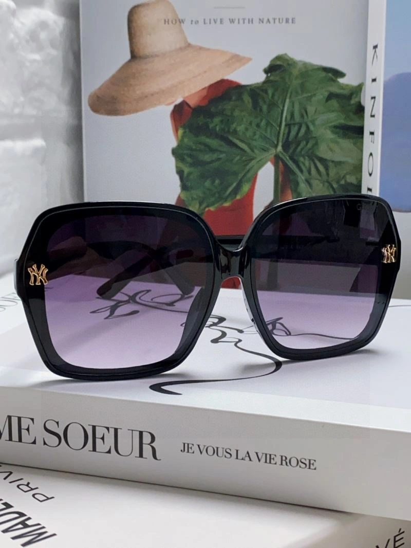 Gucci Sunglasses UrbanStyle 279932