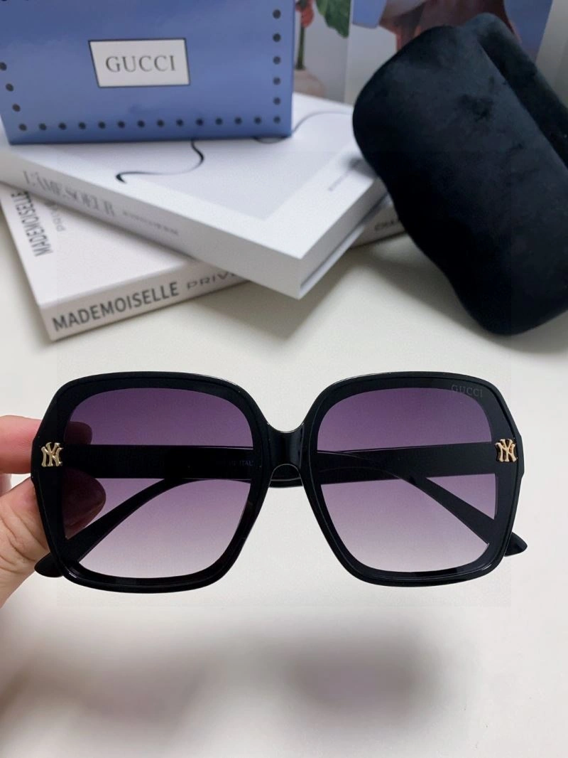 Gucci Sunglasses UrbanStyle 279932