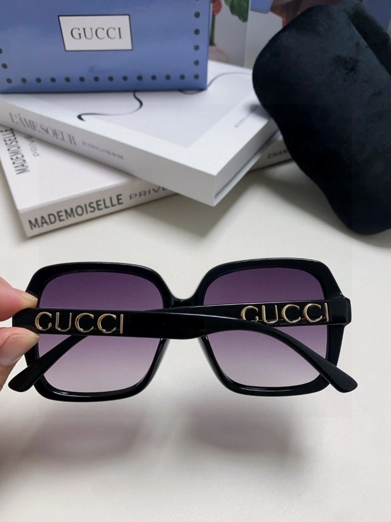 Gucci Sunglasses UrbanStyle 279932