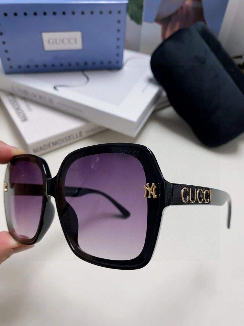 Gucci Sunglasses UrbanStyle 279932