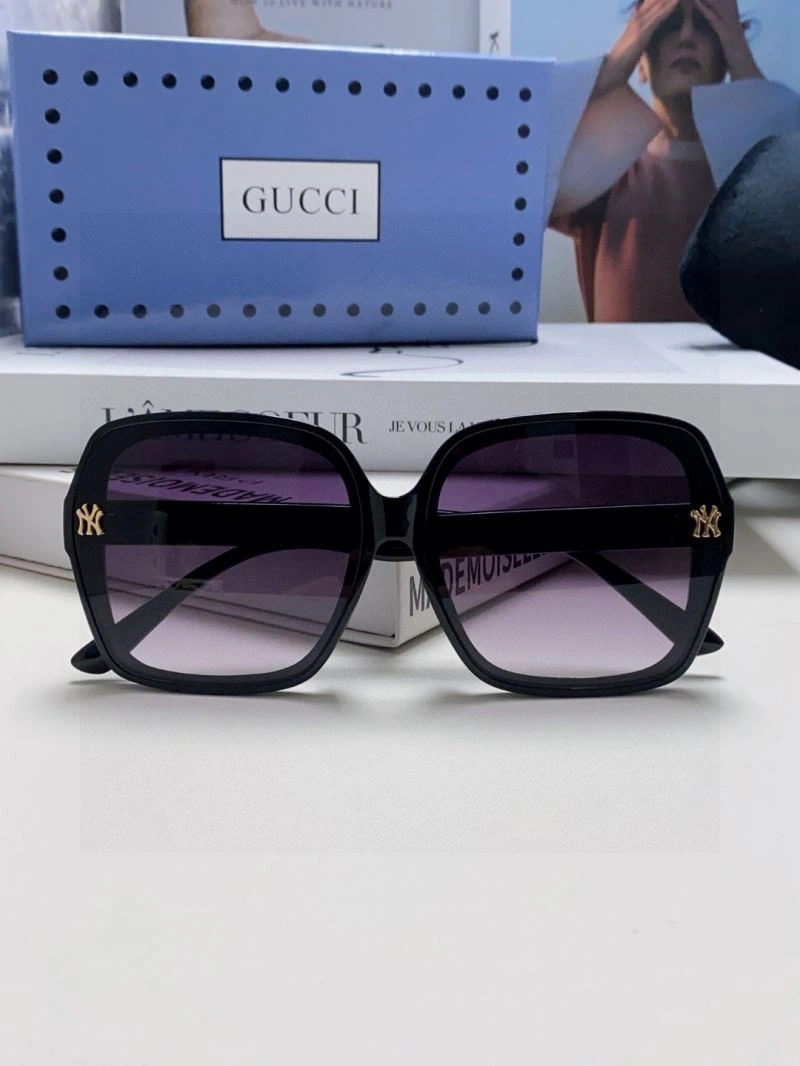Gucci Sunglasses UrbanStyle 279932
