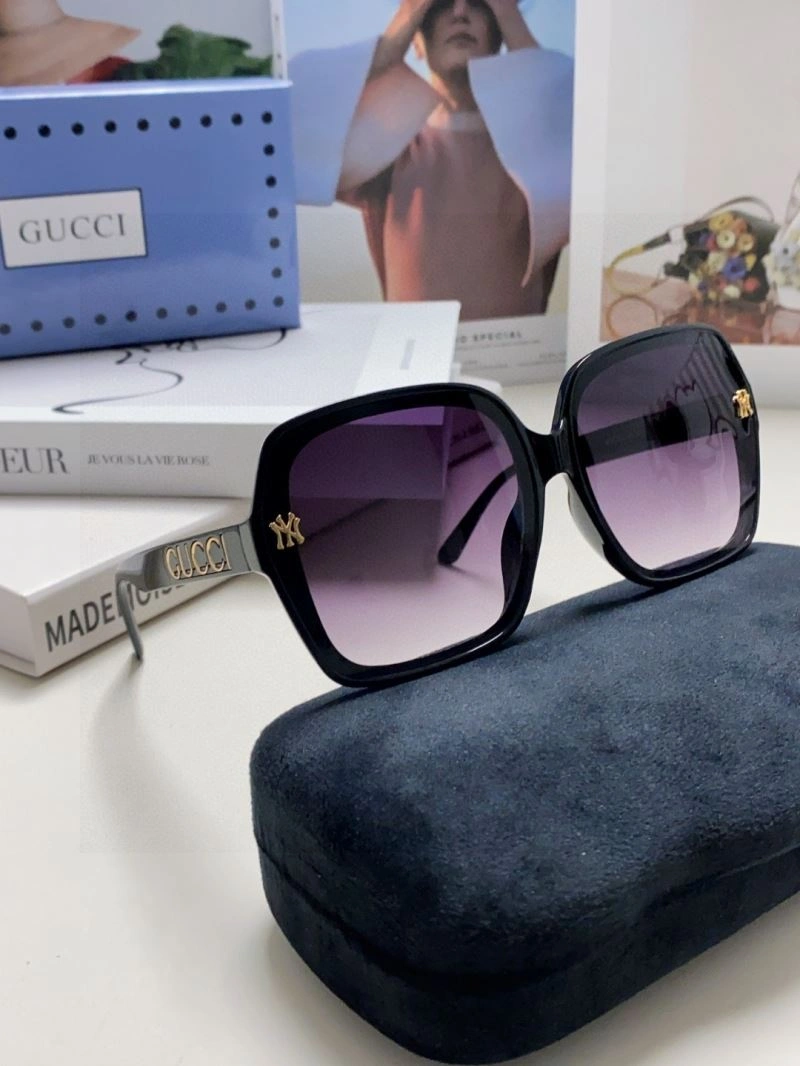 Gucci Sunglasses UrbanStyle 279932