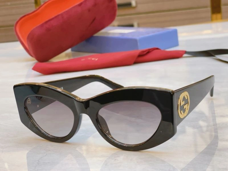Gucci Sunglasses FashionForward 279942