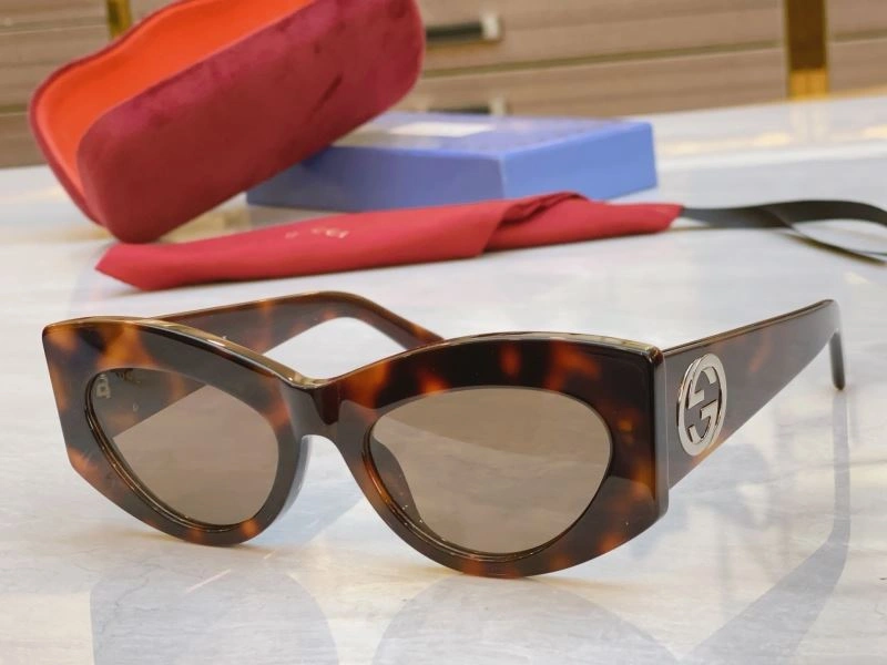 Gucci Sunglasses FashionForward 279942