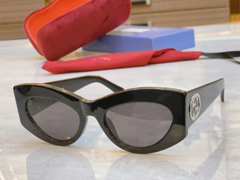 Gucci Sunglasses FashionForward 279942
