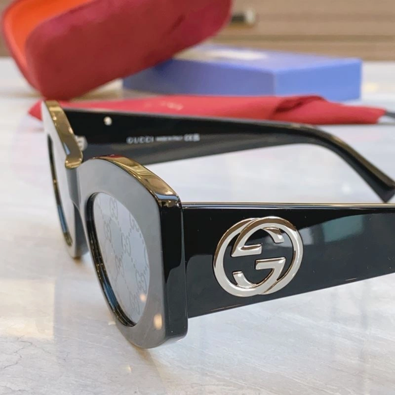 Gucci Sunglasses FashionForward 279942