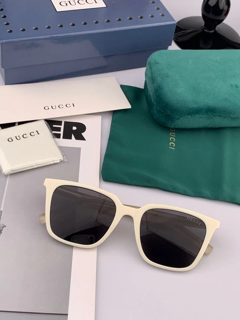 Gucci Sunglasses FashionForward 279924