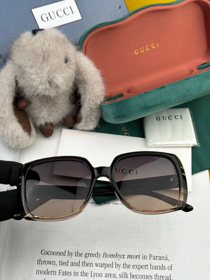 Gucci Sunglasses Lightweight 279943