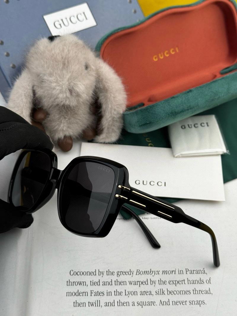 Gucci Sunglasses Lightweight 279943