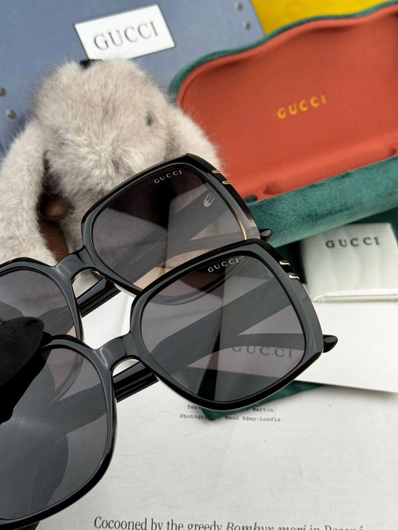 Gucci Sunglasses Lightweight 279943