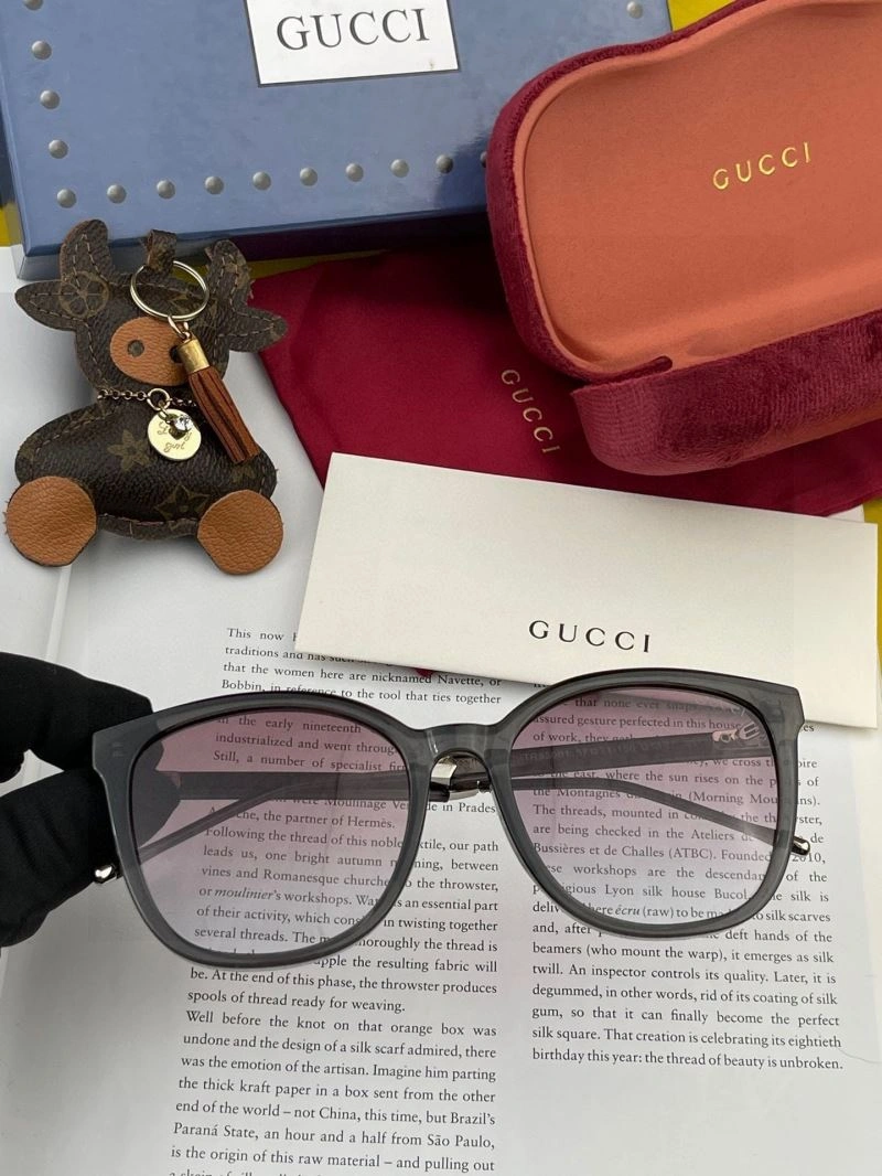 Modern Gucci Sunglasses 279906