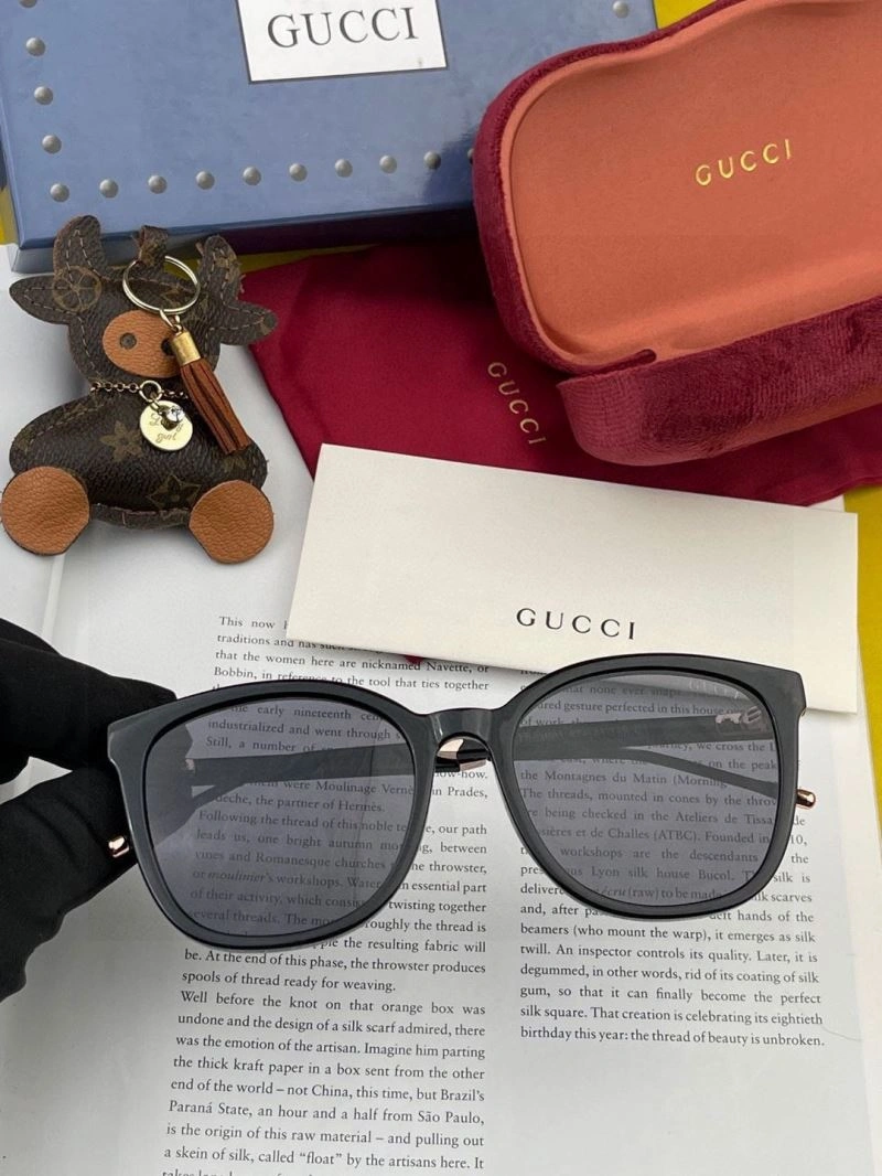 Modern Gucci Sunglasses 279906
