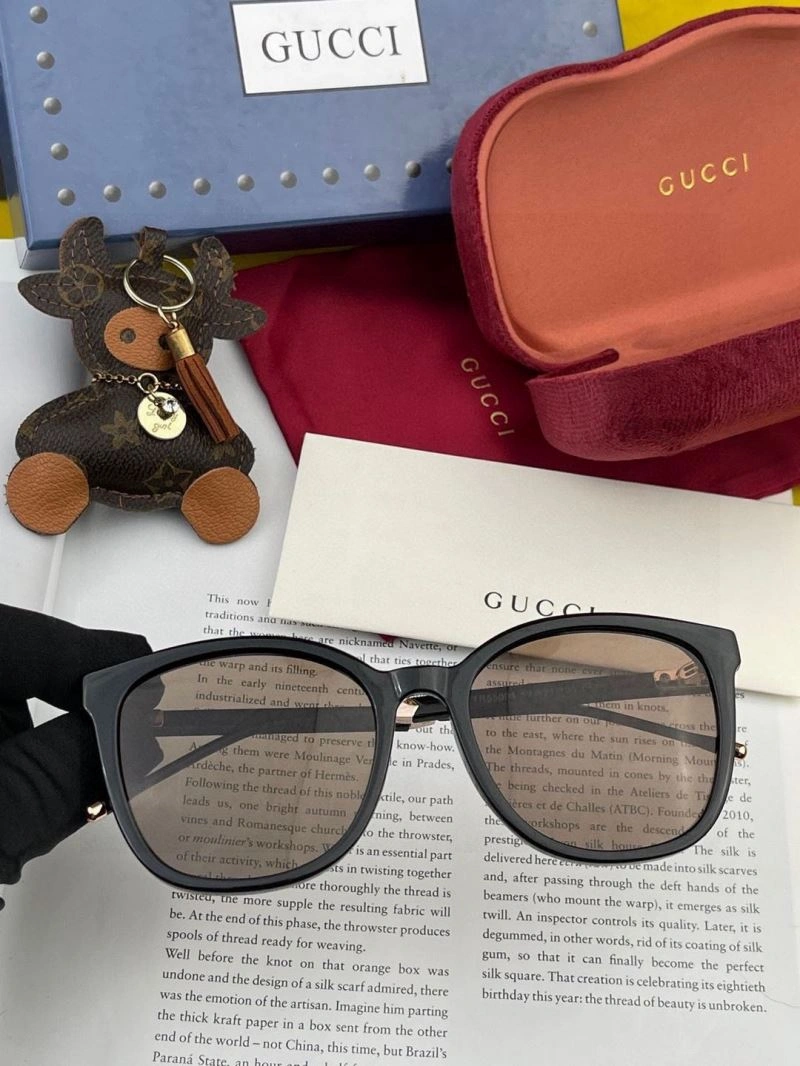 Modern Gucci Sunglasses 279906