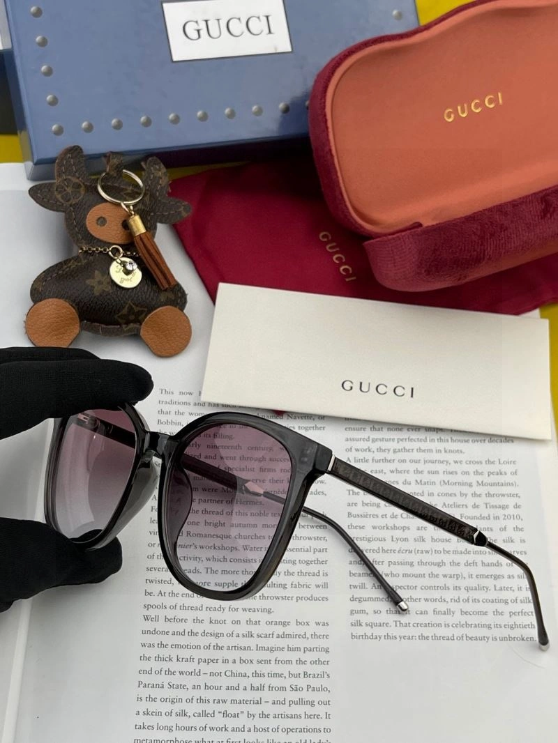 Modern Gucci Sunglasses 279906