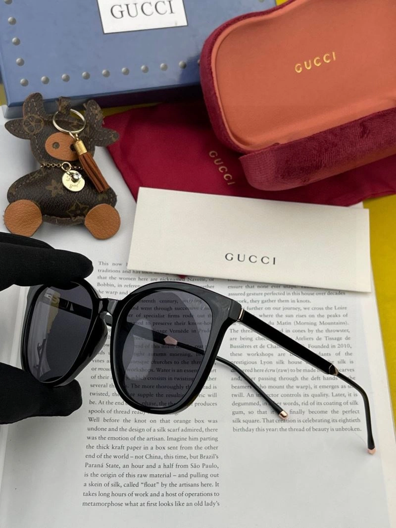 Modern Gucci Sunglasses 279906