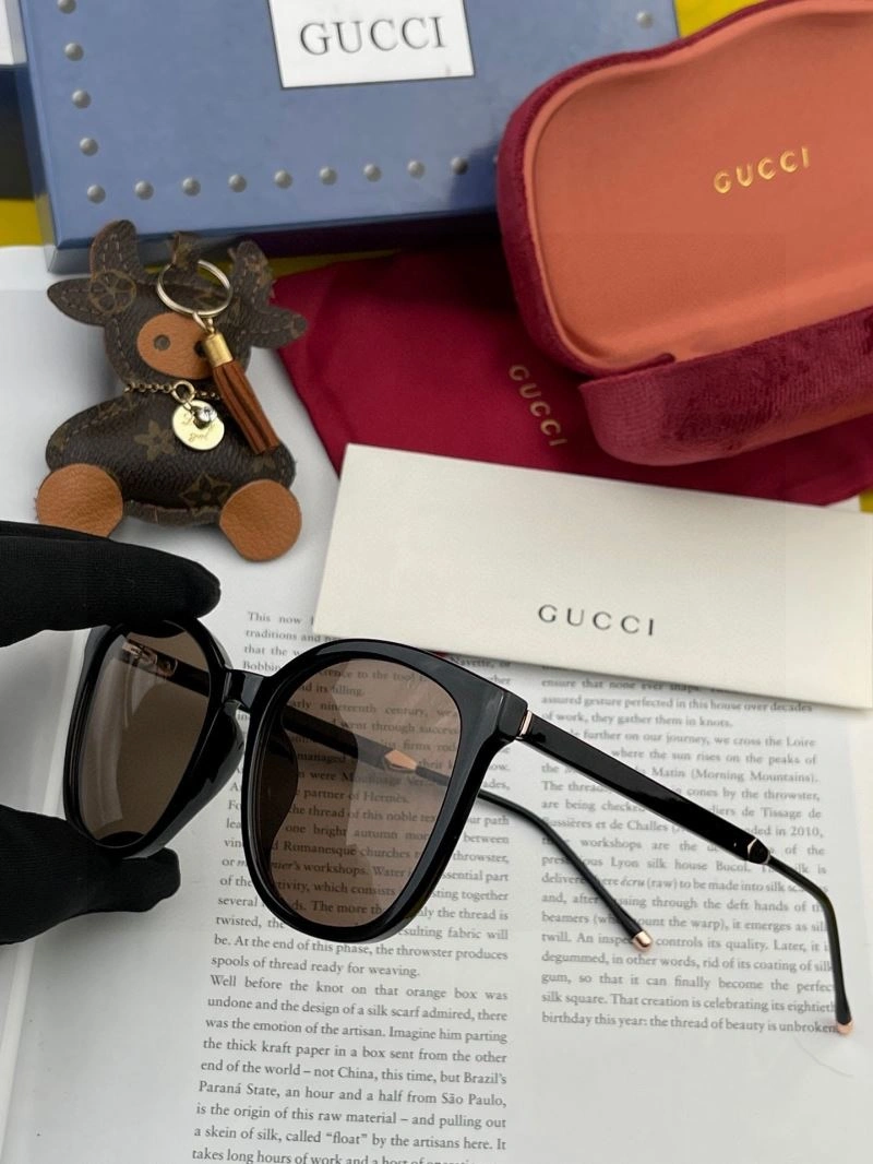 Modern Gucci Sunglasses 279906