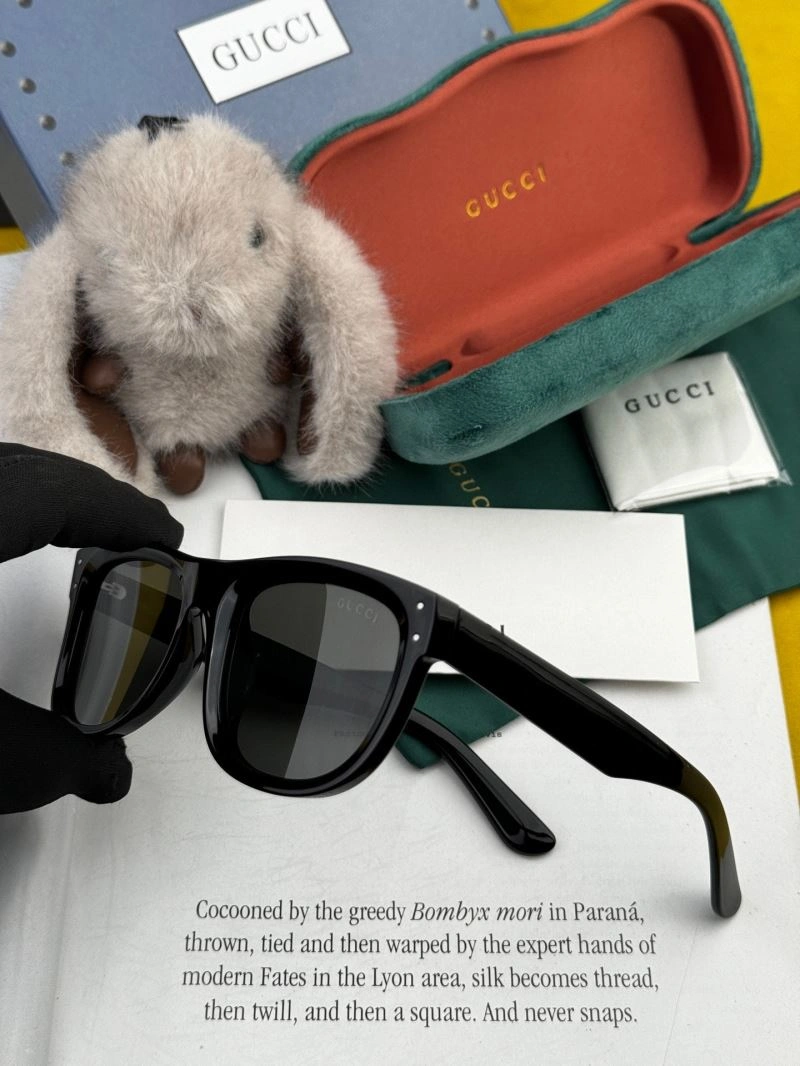 Gucci Sunglasses Snug 279898