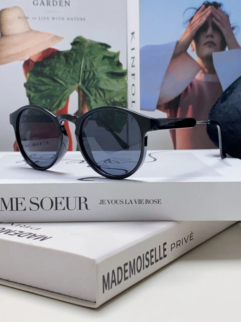 Trendsetting Gucci Sunglasses 279875