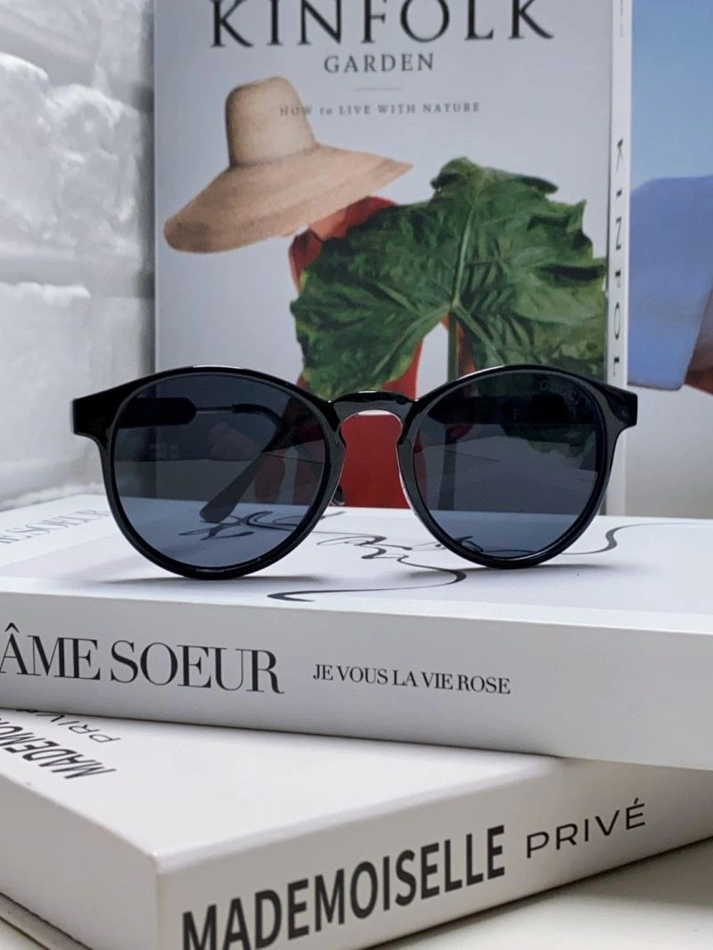 Trendsetting Gucci Sunglasses 279875