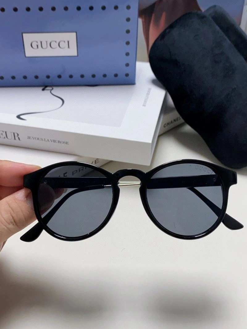 Trendsetting Gucci Sunglasses 279875