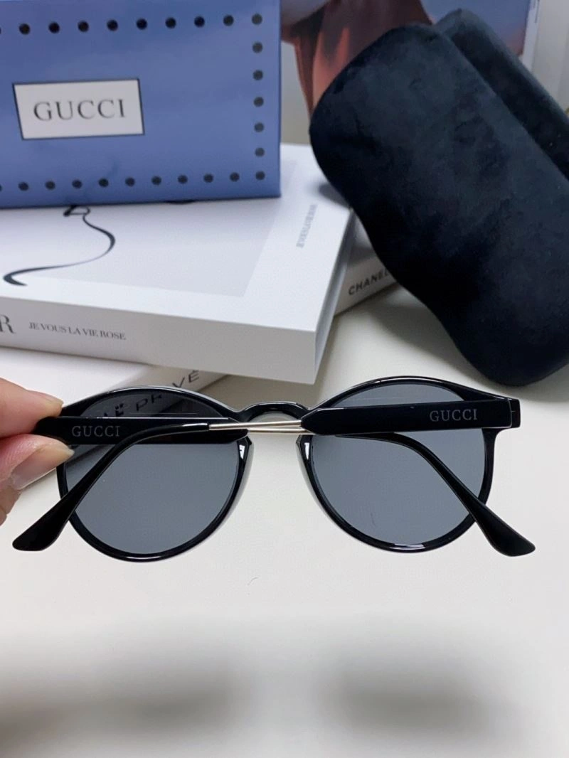 Trendsetting Gucci Sunglasses 279875